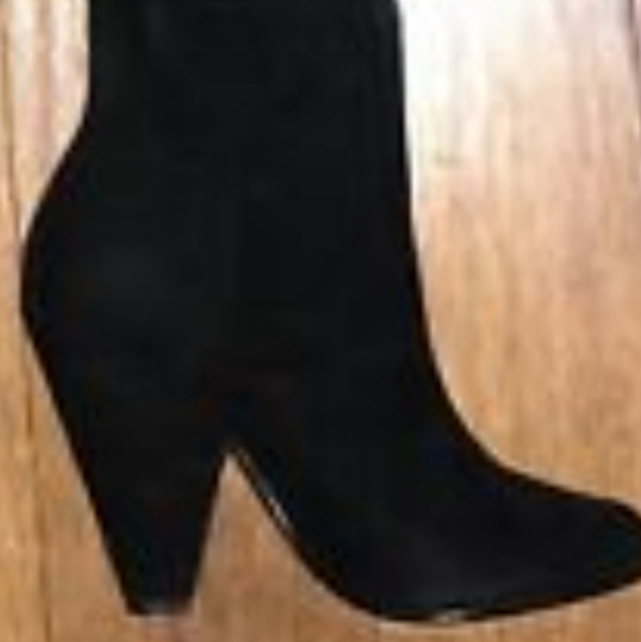 STEVE MADDEN VELVET BREWSTER BOOTS - Picture 7 of 7